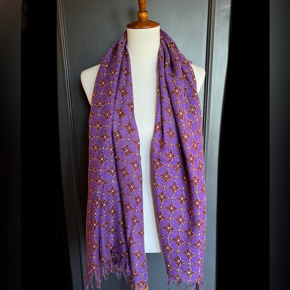 New Auth Chan Luu Floral Pattern Print Cashmere Silk Scarf Color: Violet